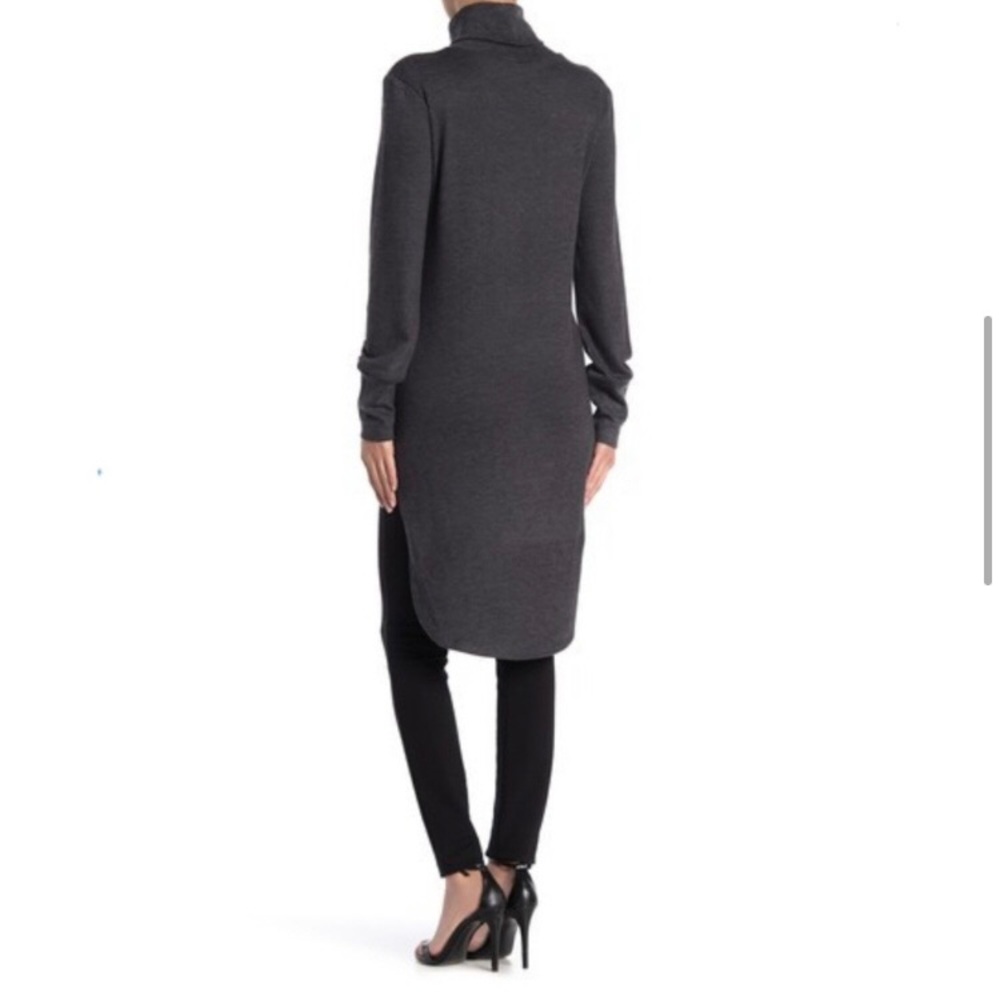 Go Couture women Charcoal Turtle neck high low graphic lion design Sz M - Picture 2 of 6